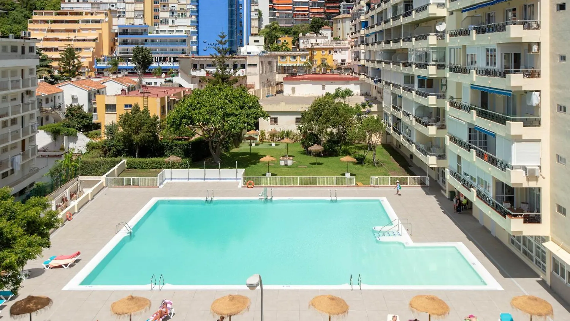 Apartamentos Nucleo Cristal contacts